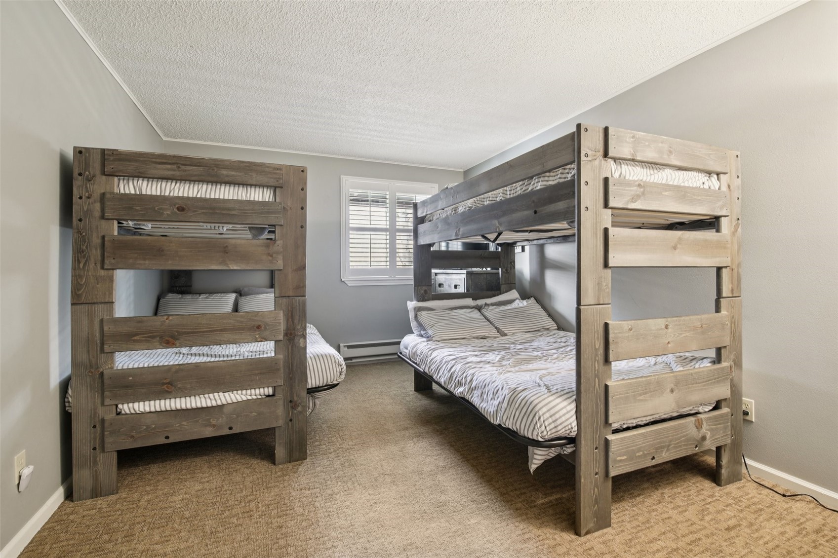 72 Corinthian CIRCLE 202