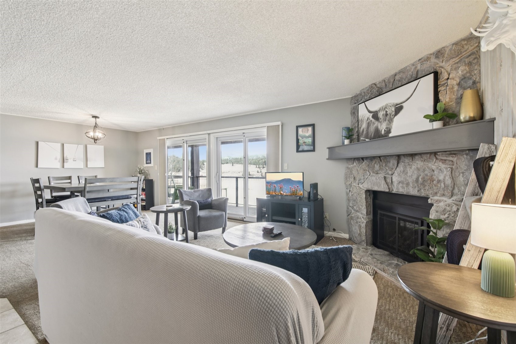 72 Corinthian CIRCLE 202