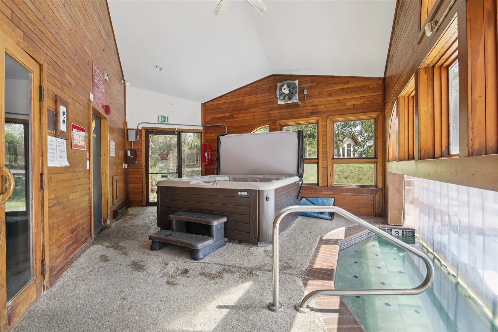 72 Corinthian CIRCLE 202