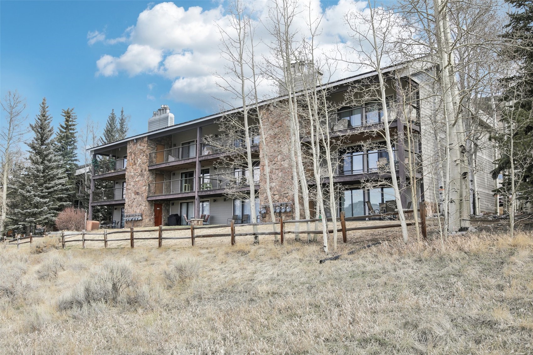 72 Corinthian CIRCLE 202