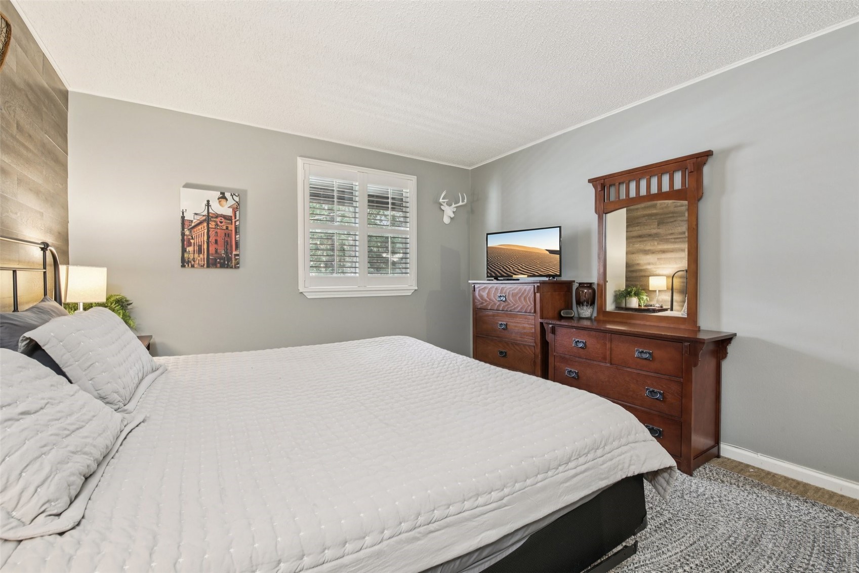 72 Corinthian CIRCLE 202