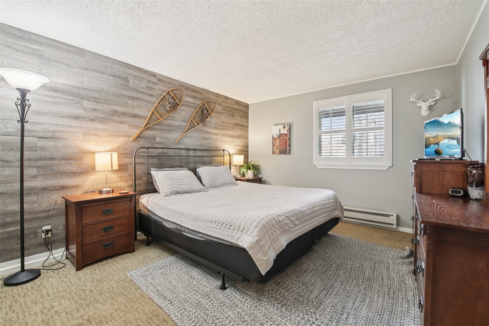 72 Corinthian CIRCLE 202