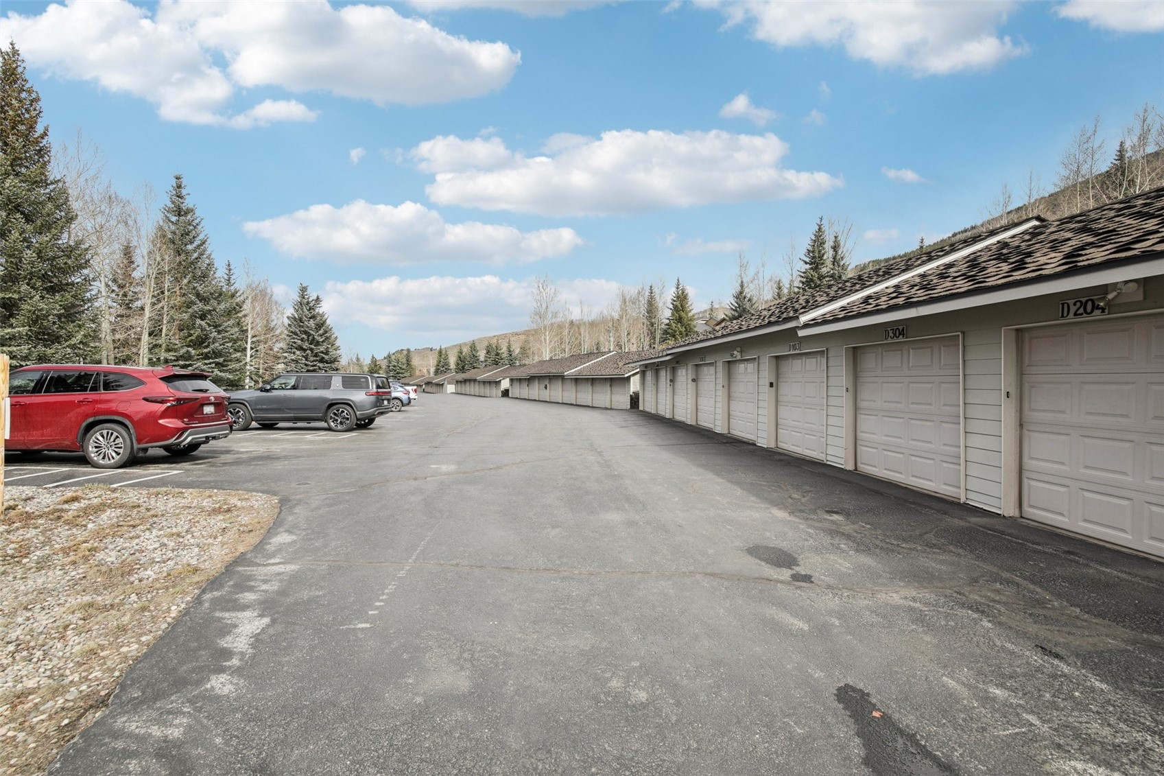 72 Corinthian CIRCLE 202