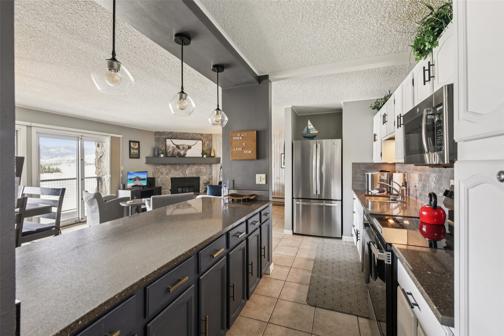 72 Corinthian CIRCLE 202