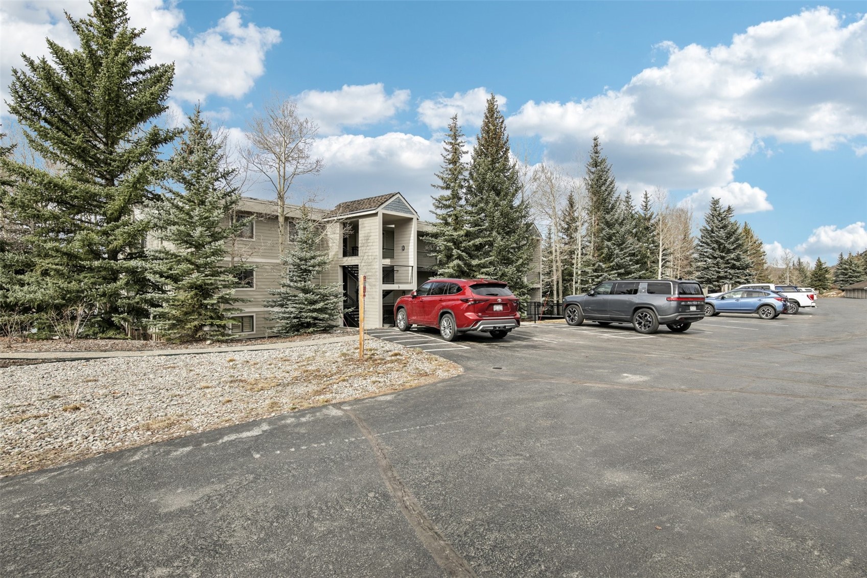 72 Corinthian CIRCLE 202