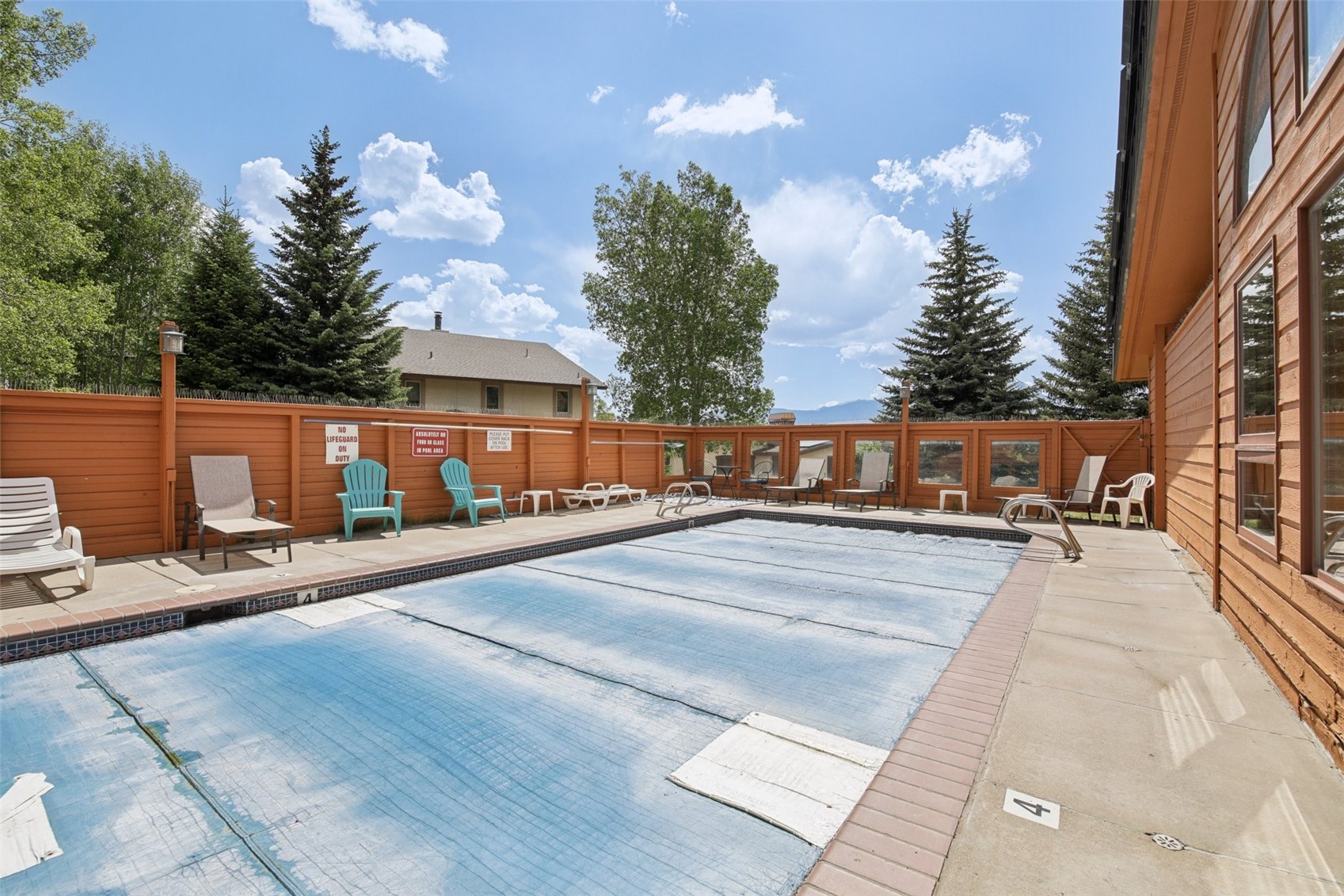 72 Corinthian CIRCLE 202