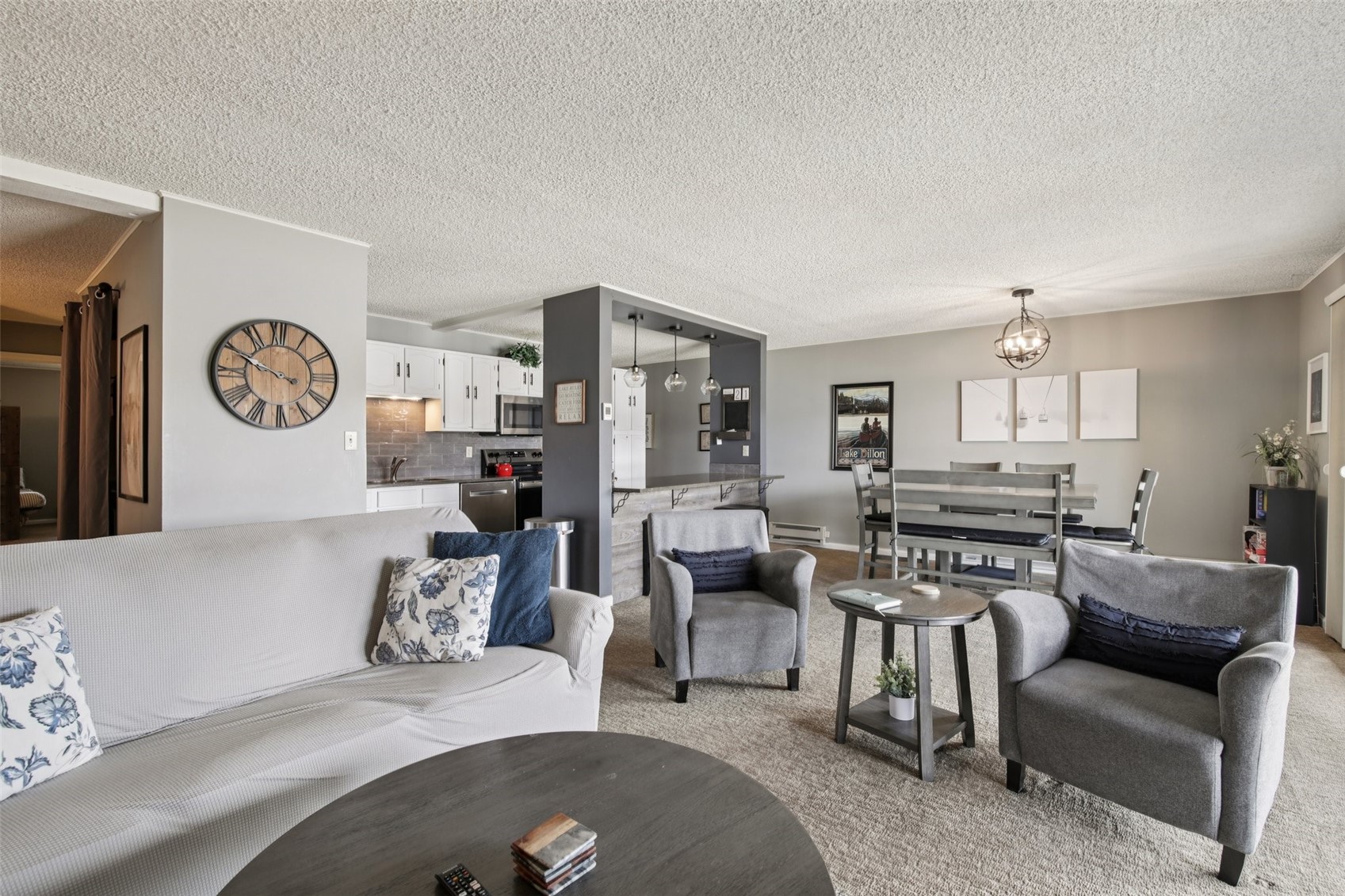 72 Corinthian CIRCLE 202