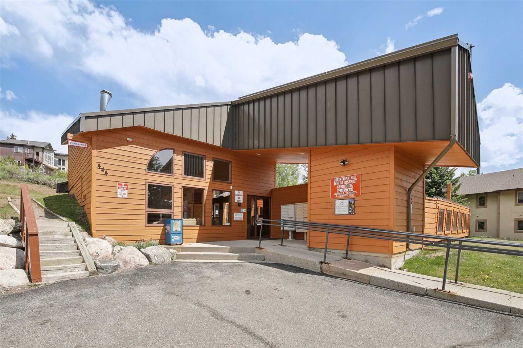 72 Corinthian CIRCLE 202