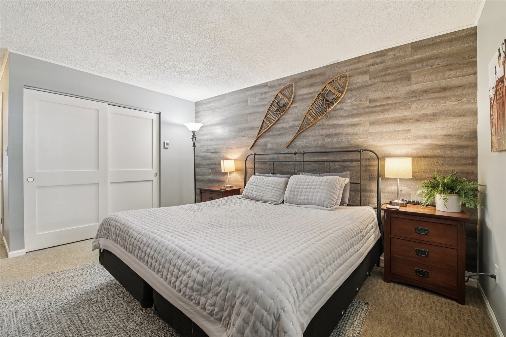 72 Corinthian CIRCLE 202