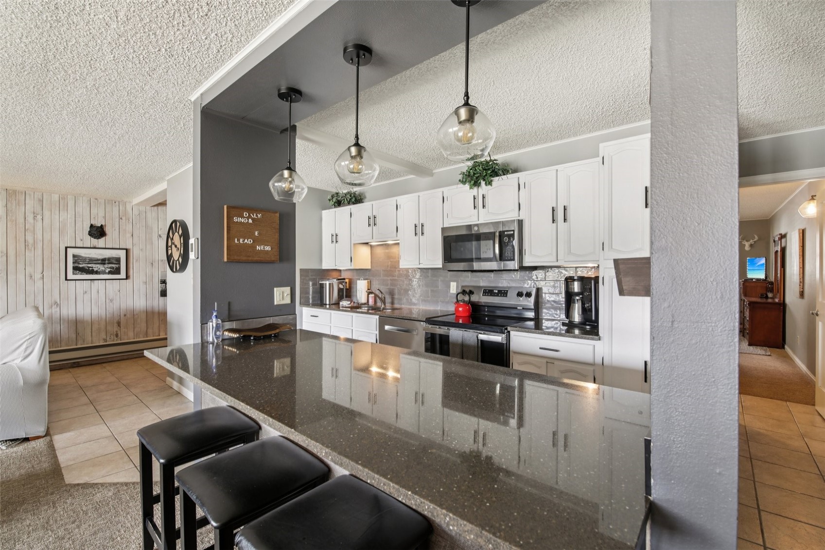 72 Corinthian CIRCLE 202