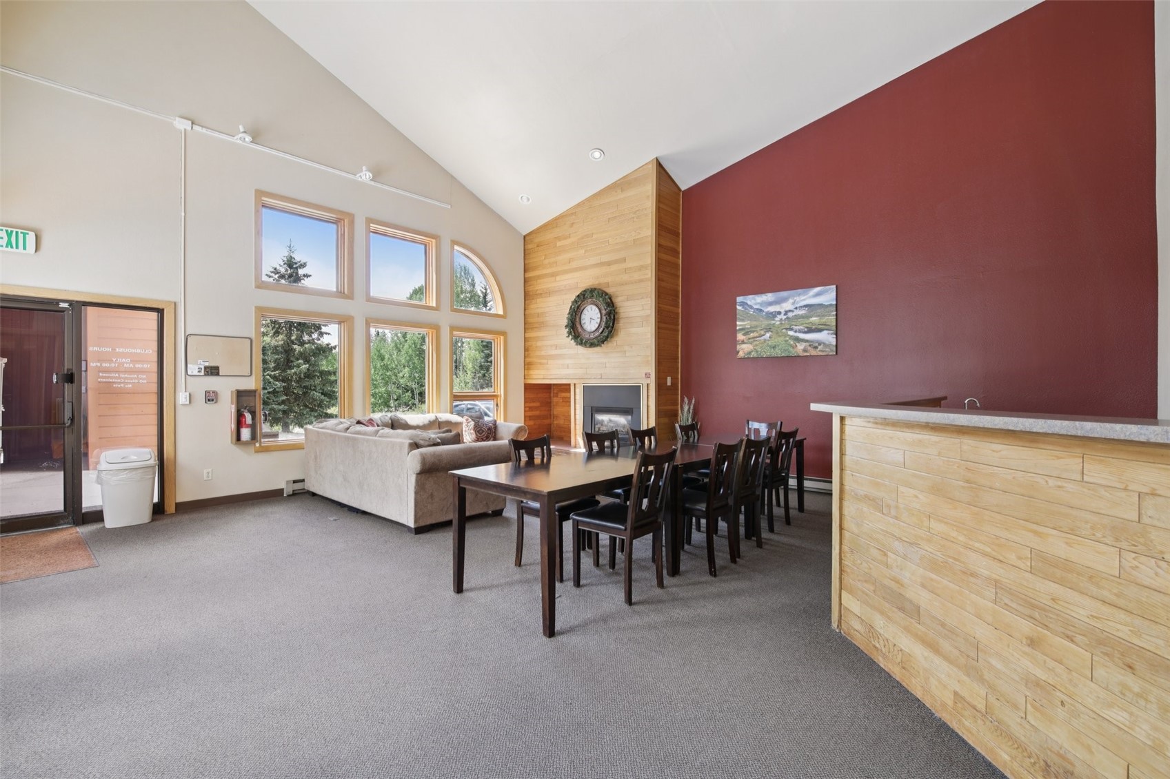 72 Corinthian CIRCLE 202