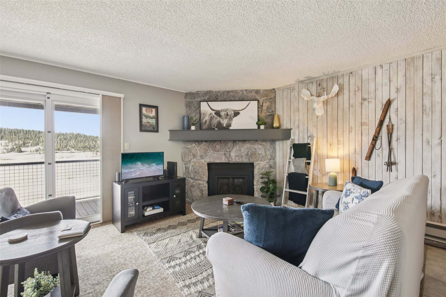 72 Corinthian CIRCLE 202