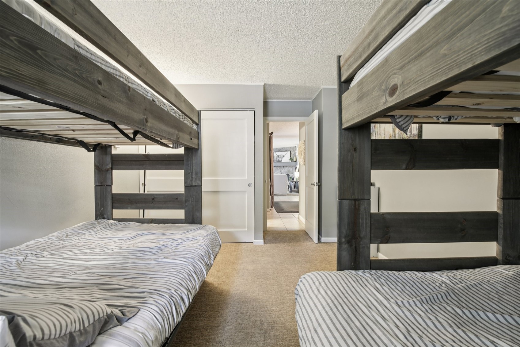 72 Corinthian CIRCLE 202