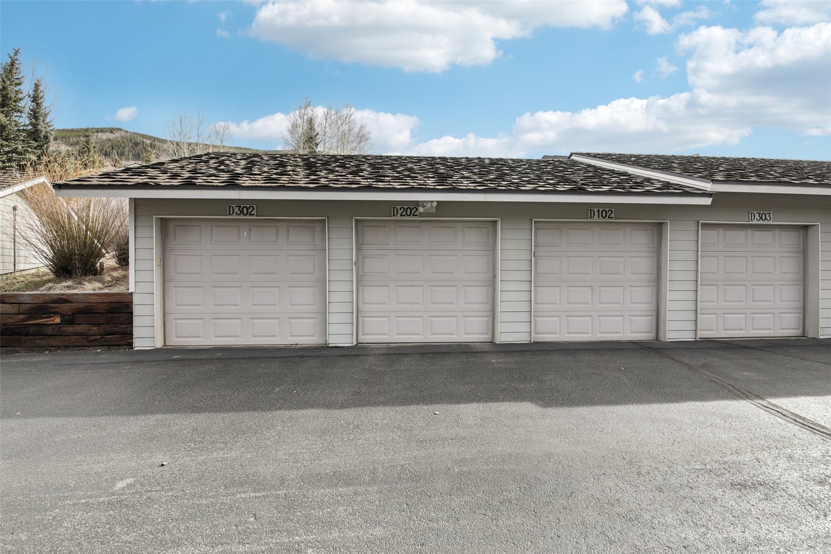 72 Corinthian CIRCLE 202