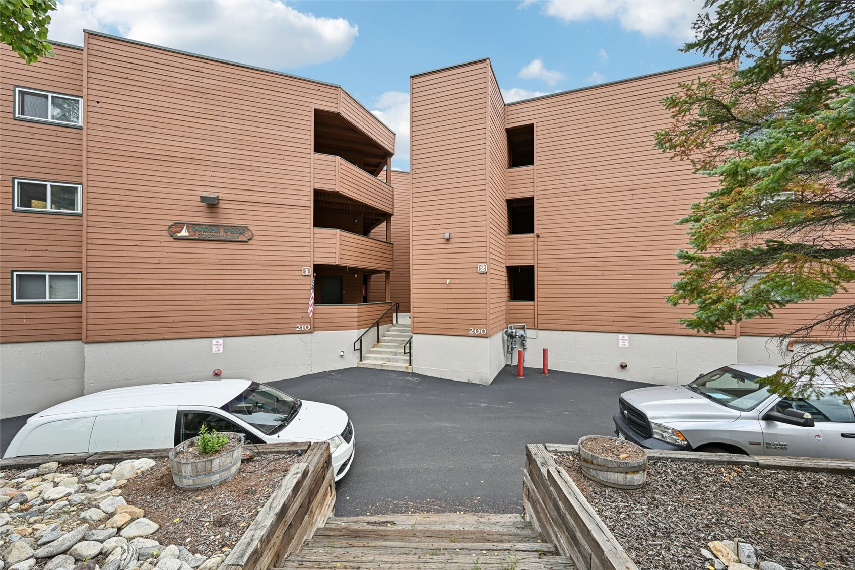 200 E La Bonte STREET 225