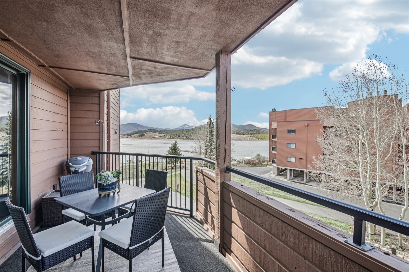 200 E La Bonte STREET 225
