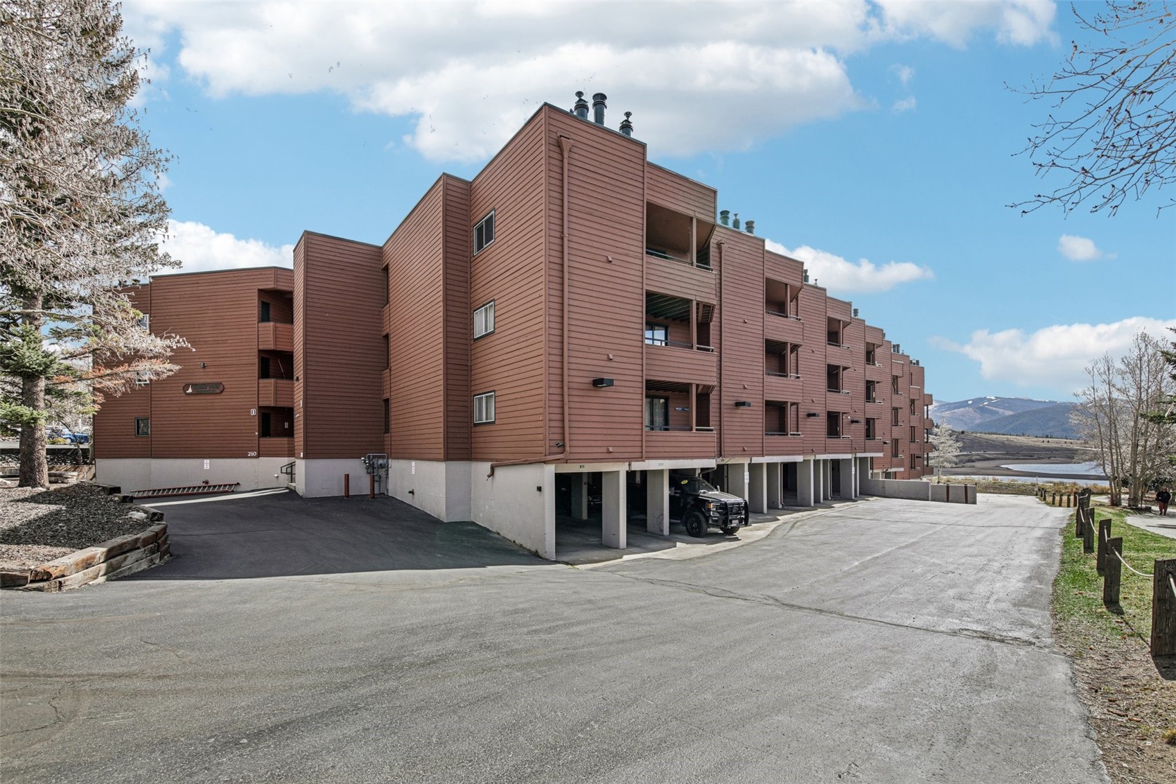 200 E La Bonte STREET 225