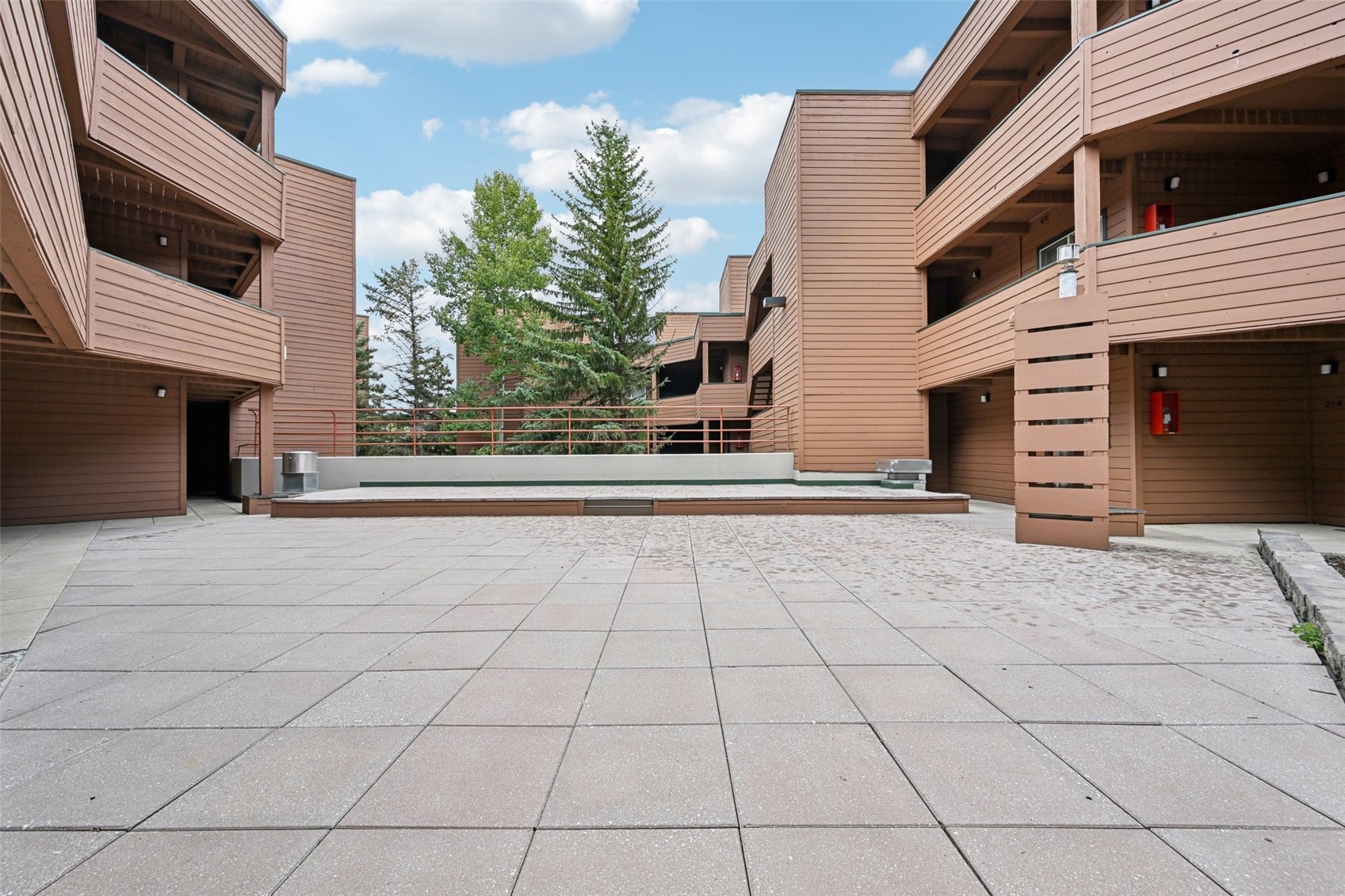 200 E La Bonte STREET 225