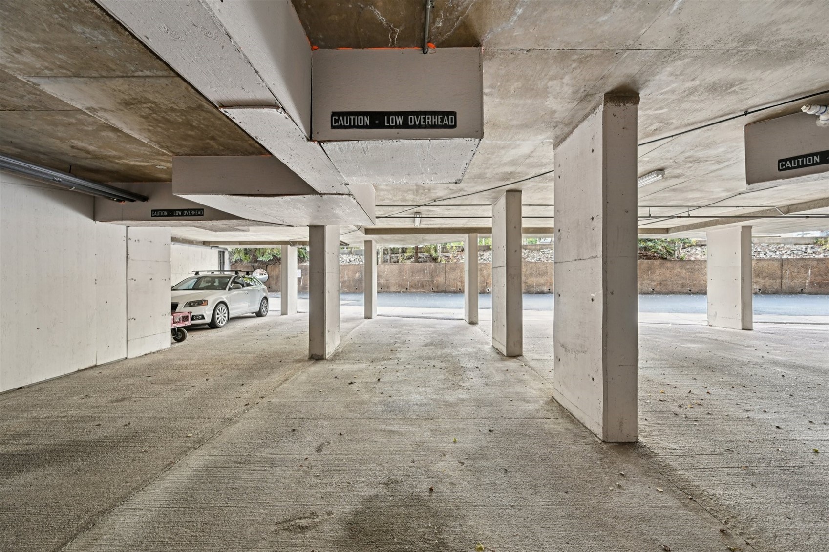 200 E La Bonte STREET 225