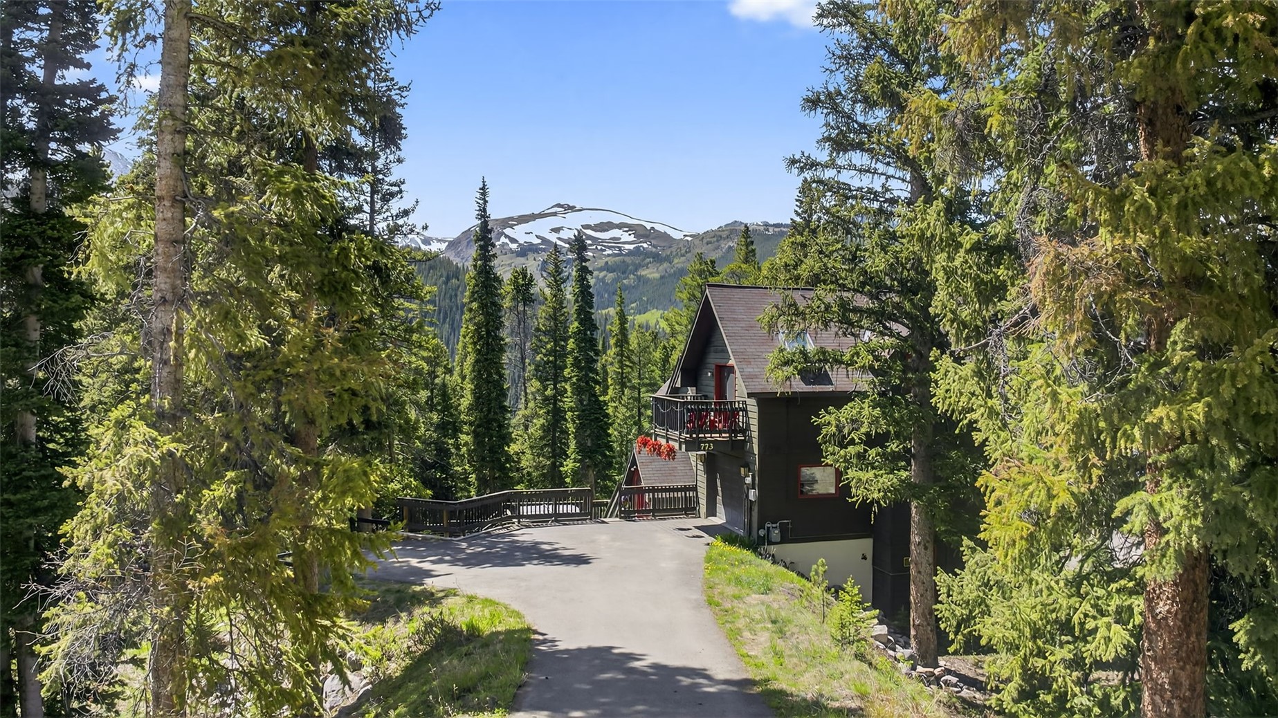 773 Range ROAD