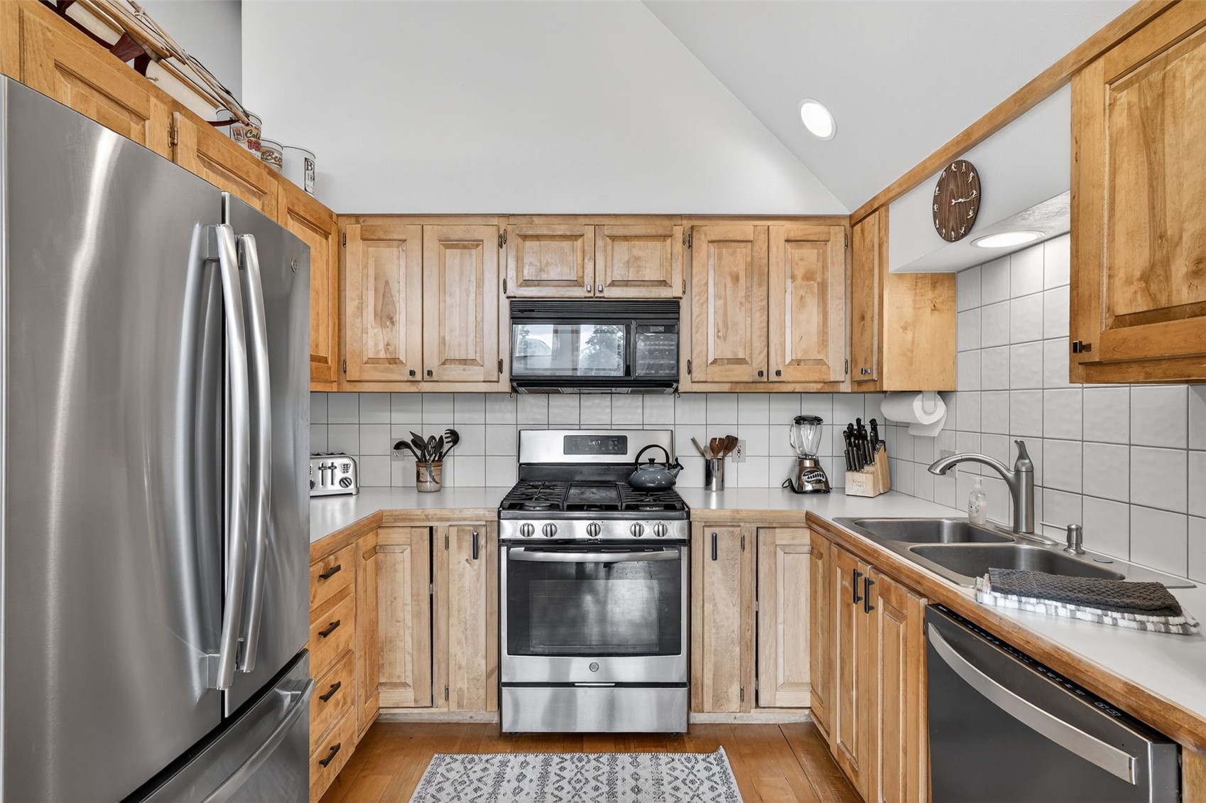 773 Range ROAD