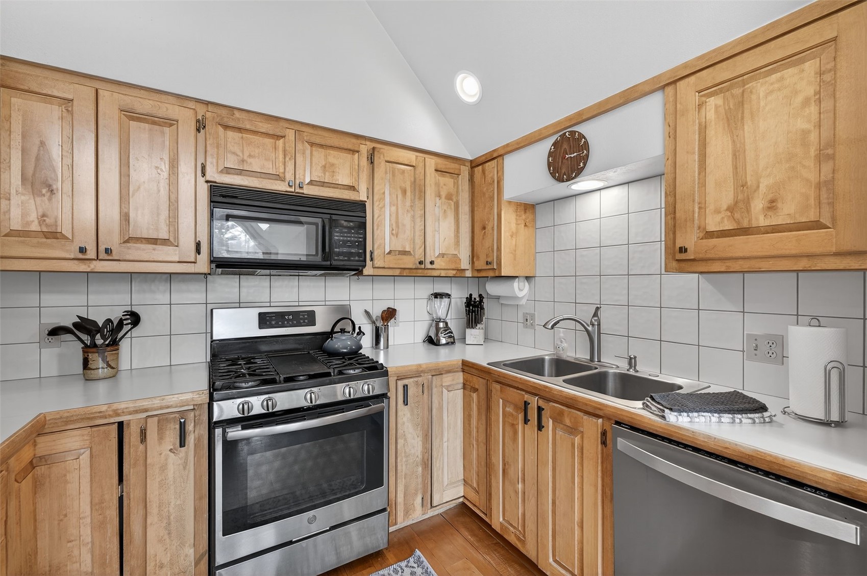 773 Range ROAD