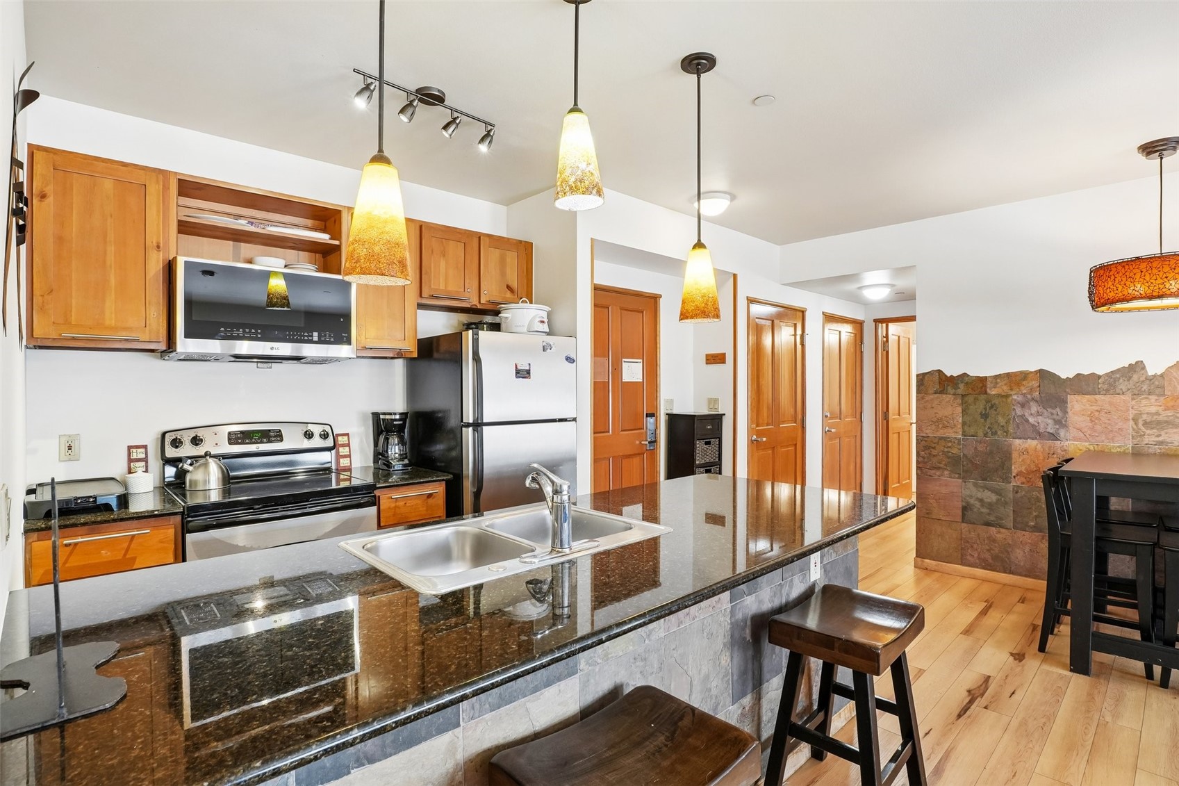 195 River Run ROAD 8007