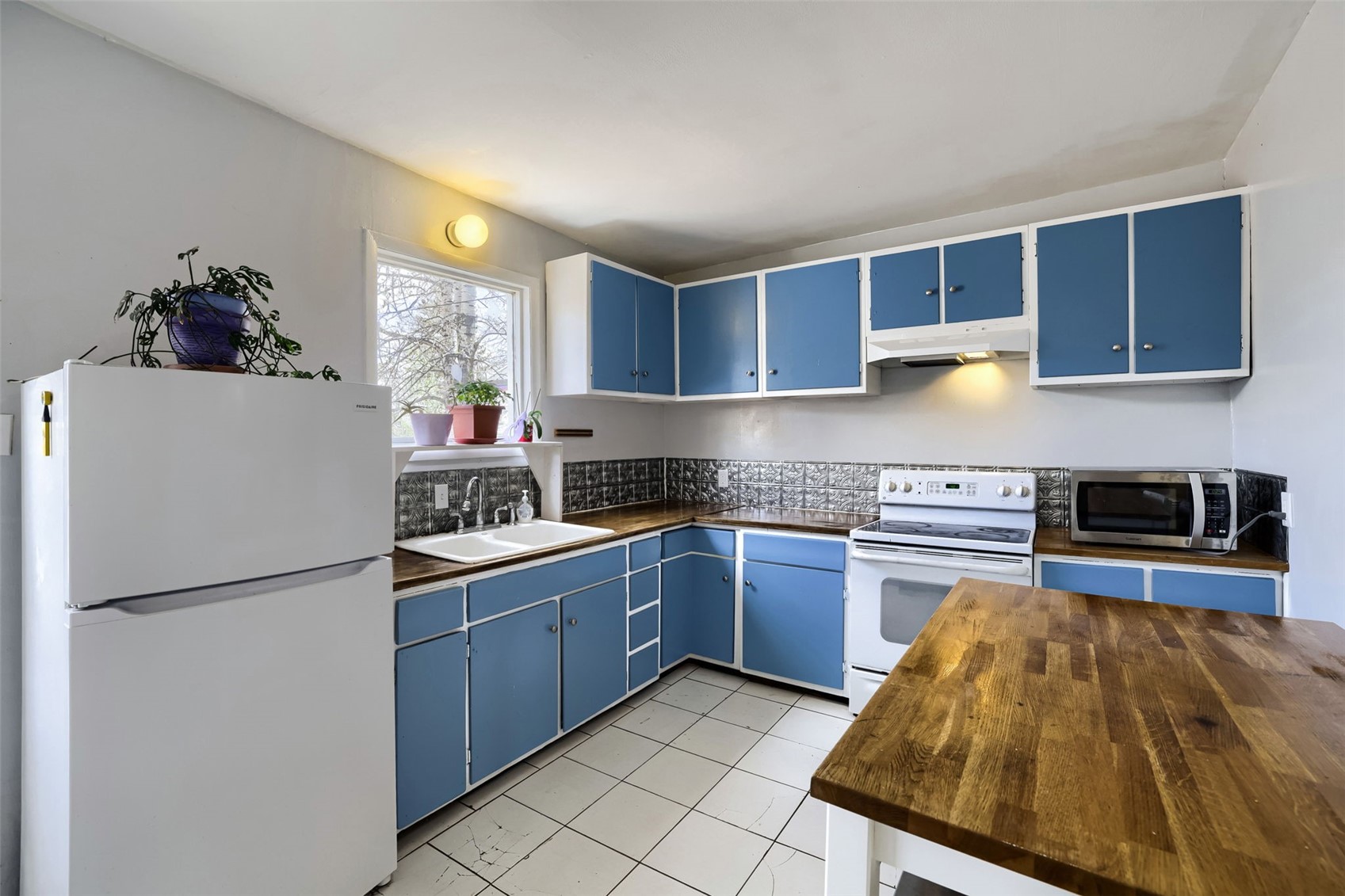 415 E 10th STREET