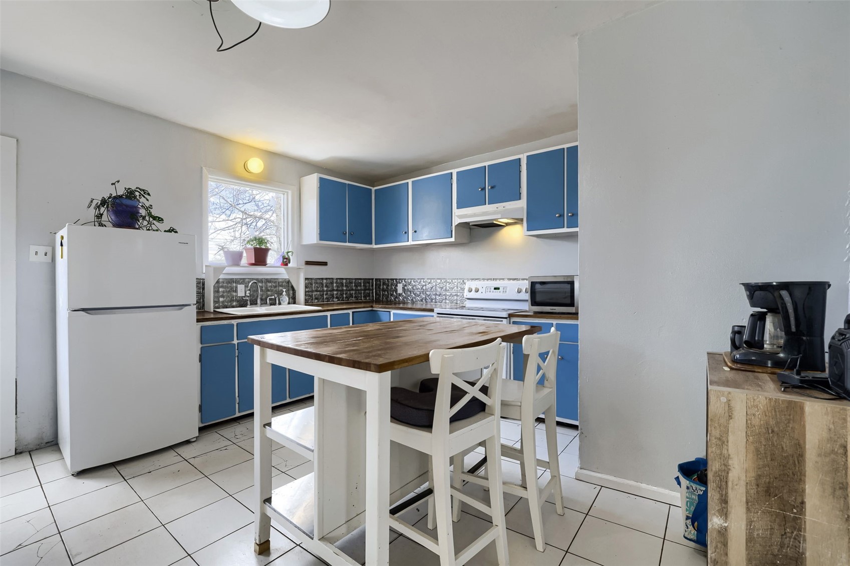 415 E 10th STREET