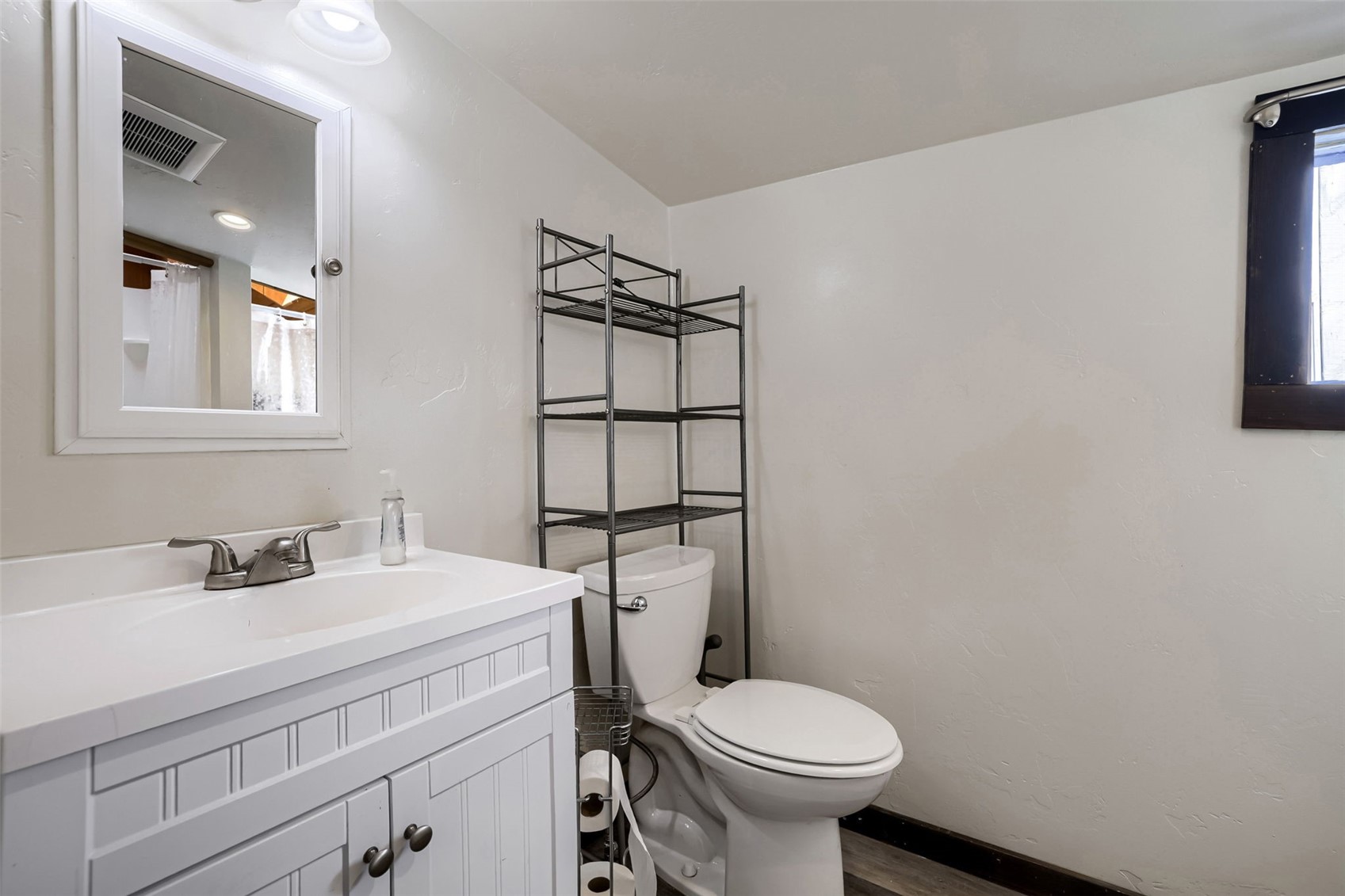 415 E 10th STREET