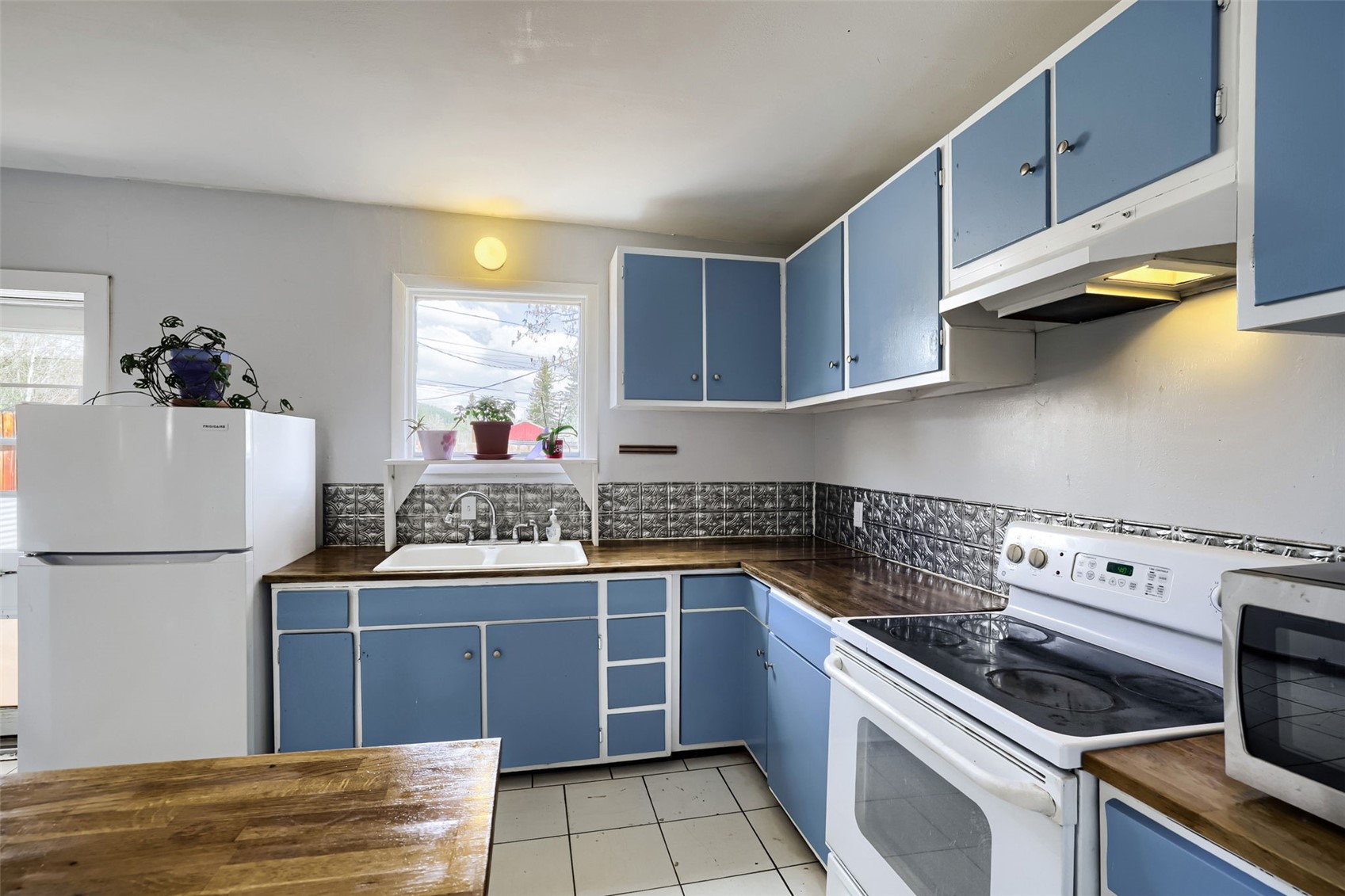 415 E 10th STREET