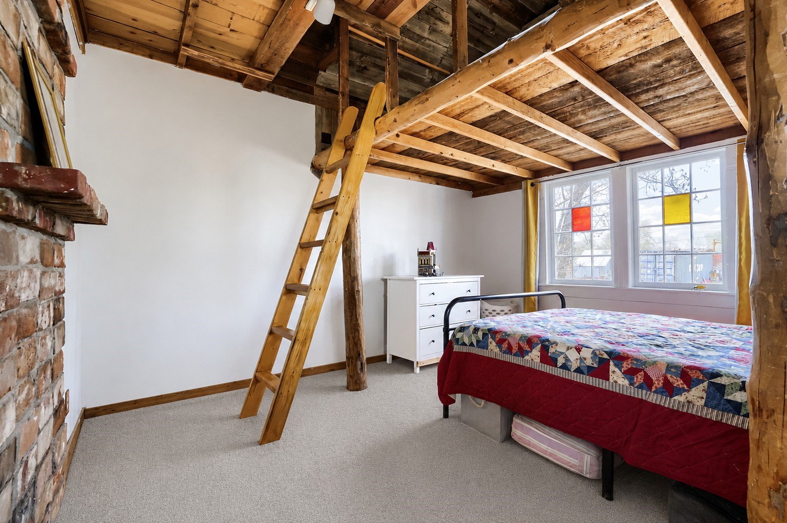415 E 10th STREET
