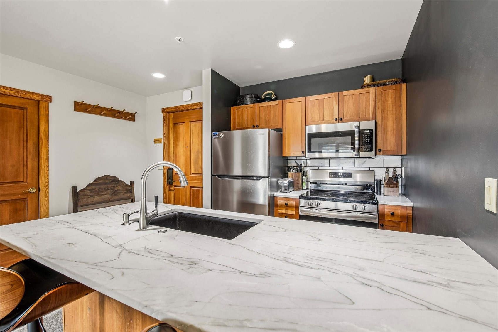 20 Hunki Dori COURT 2284