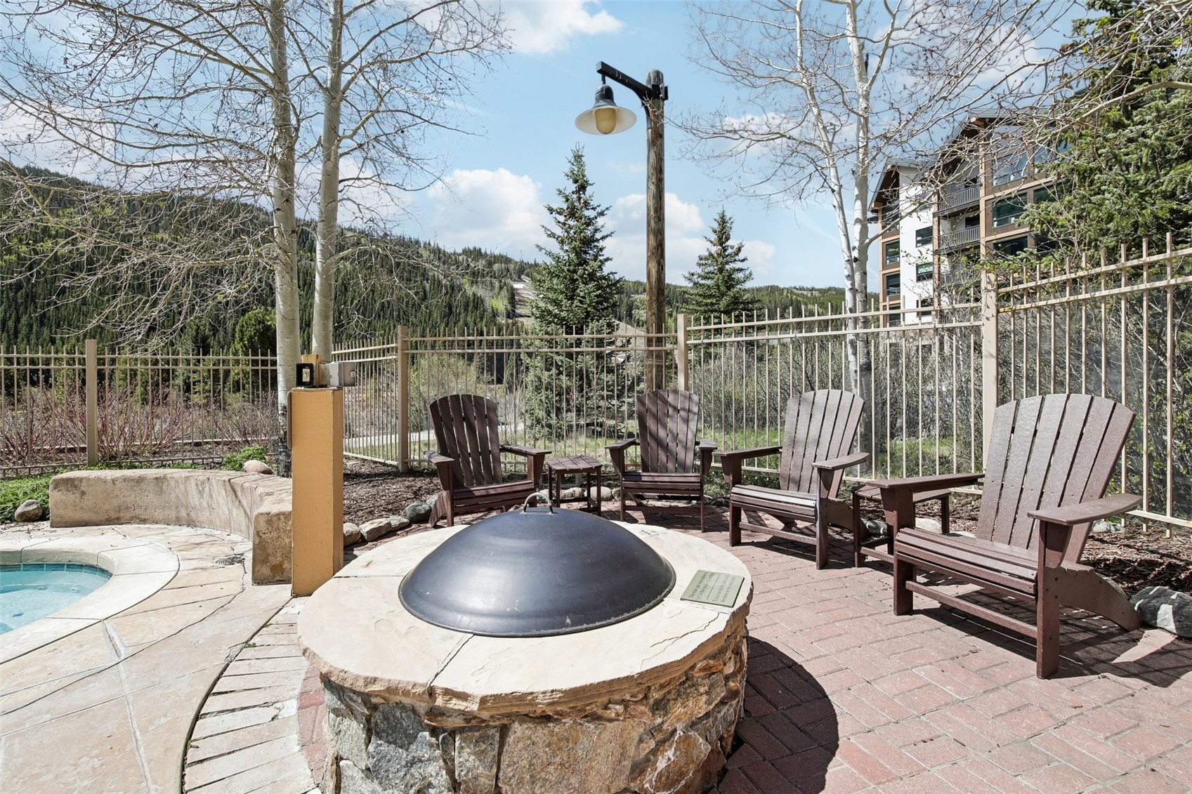 20 Hunki Dori COURT 2284