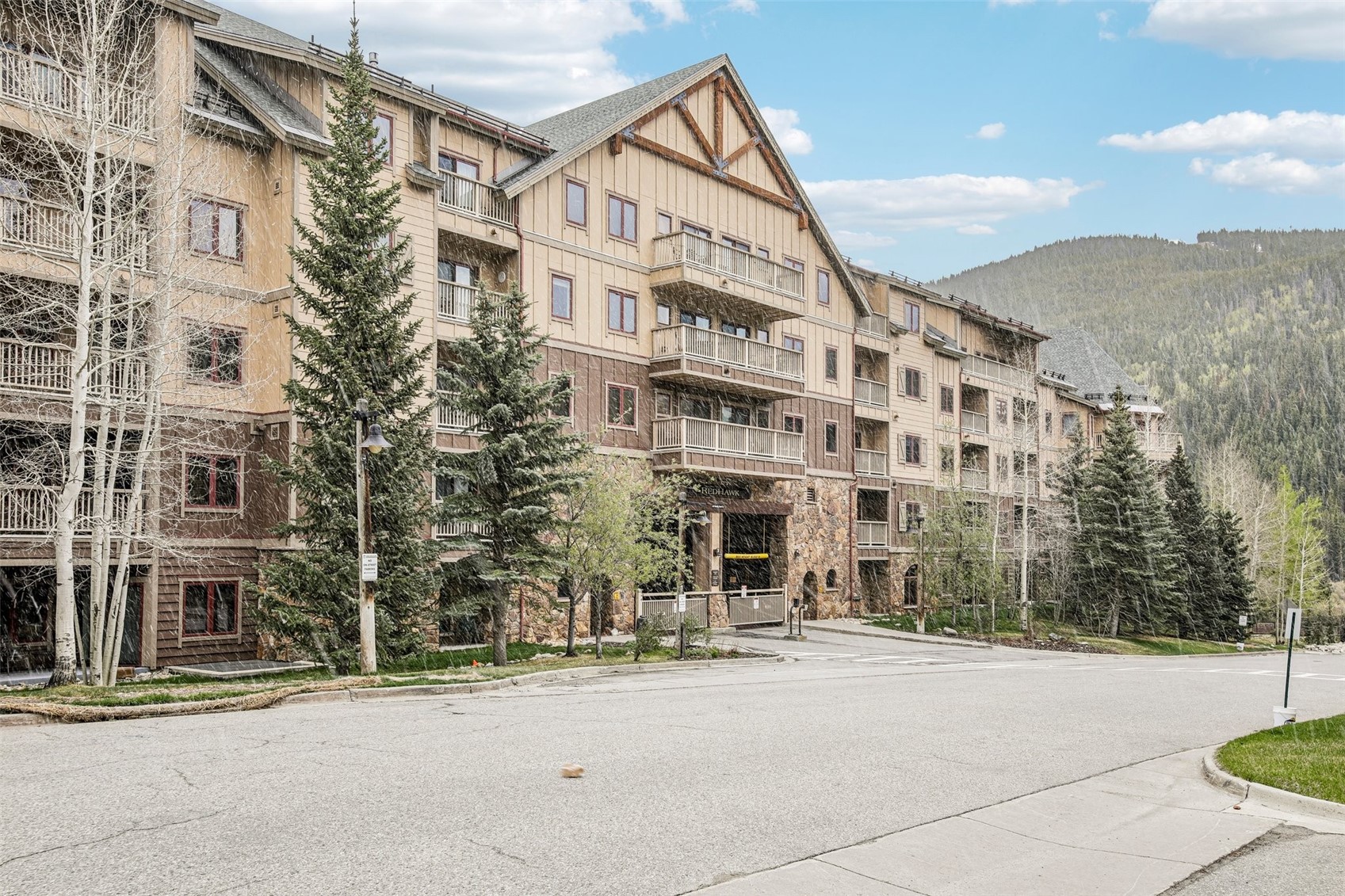 20 Hunki Dori COURT 2284