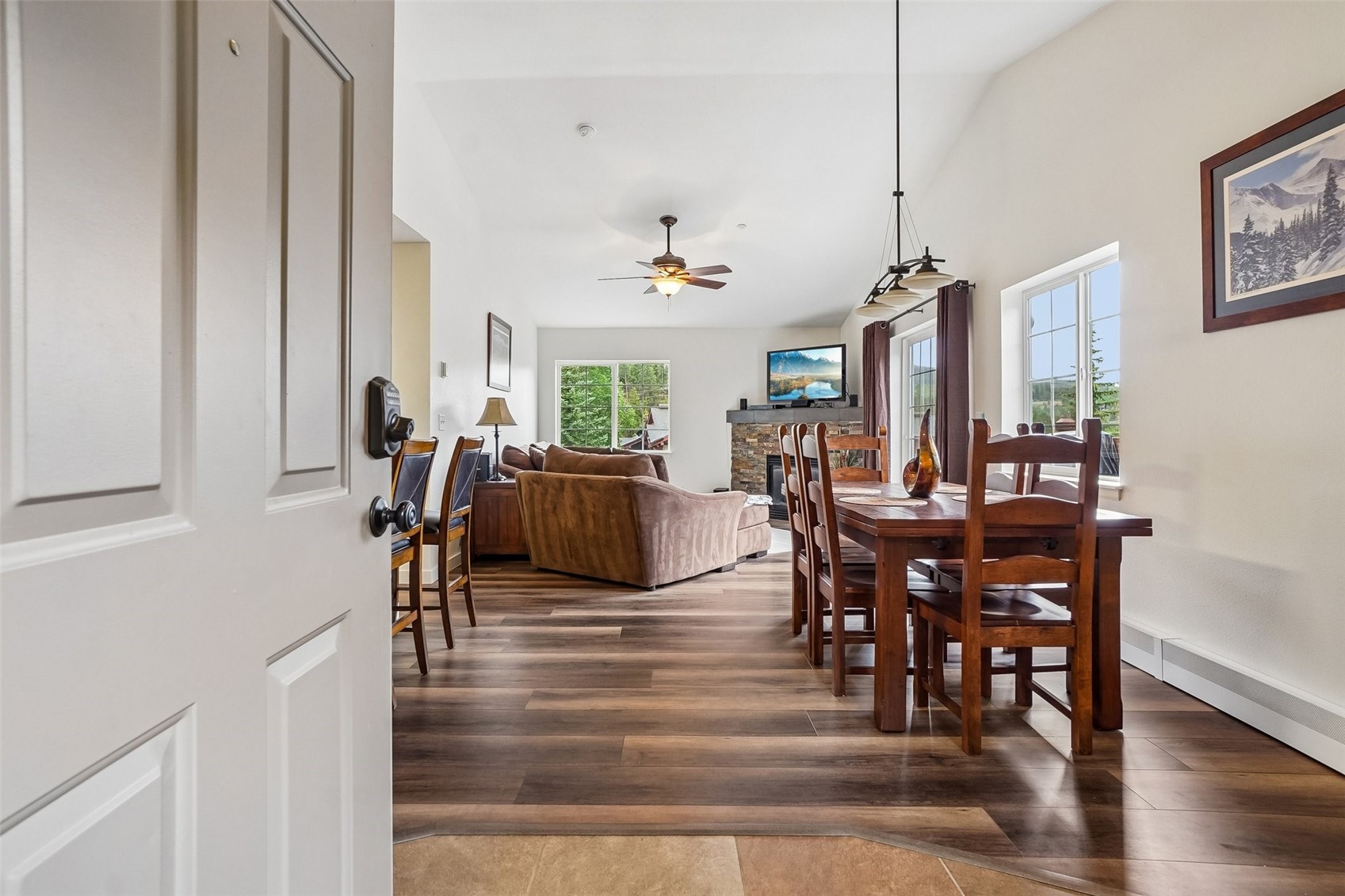 163 Pelican CIRCLE 1205