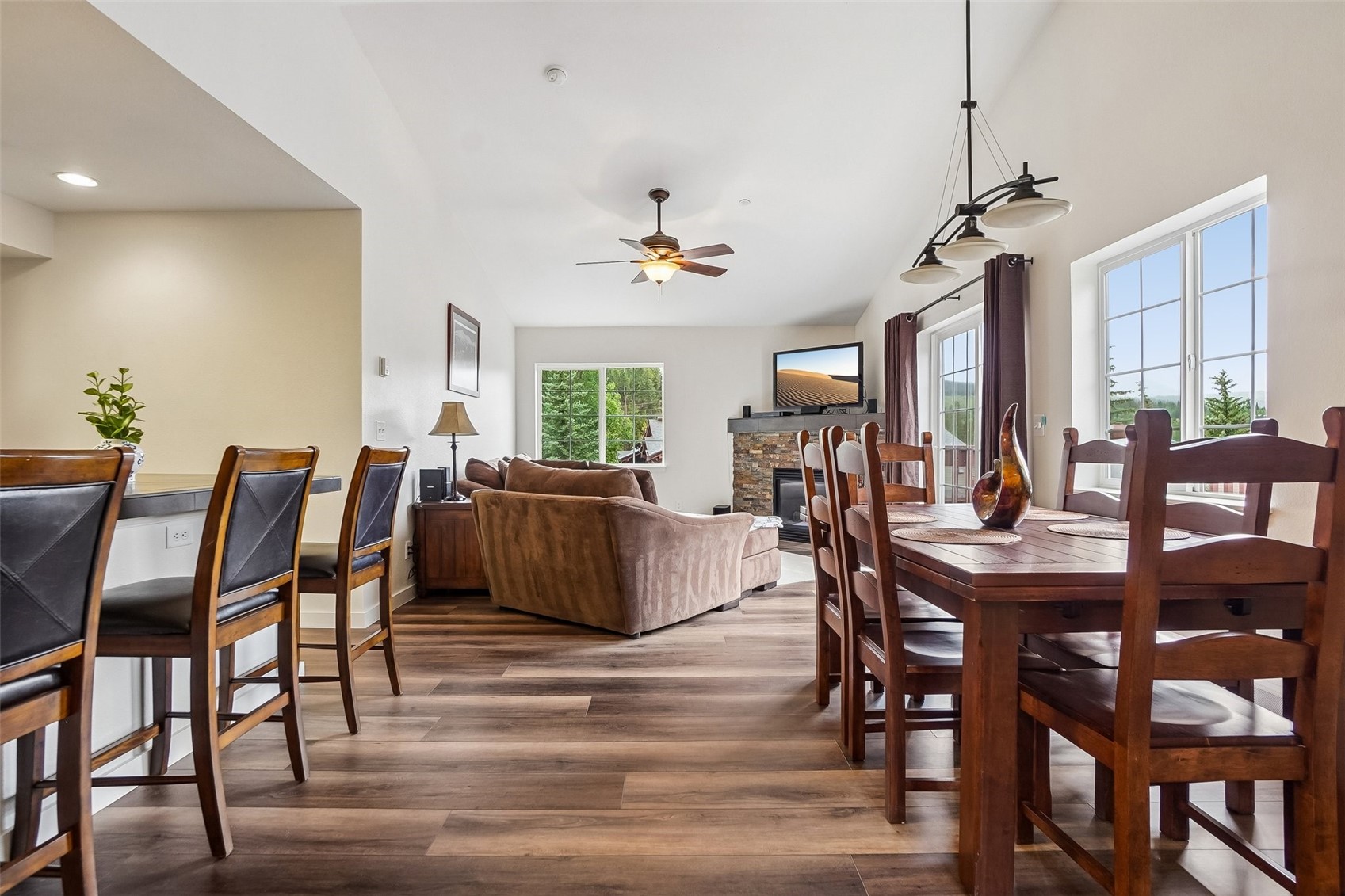 163 Pelican CIRCLE 1205