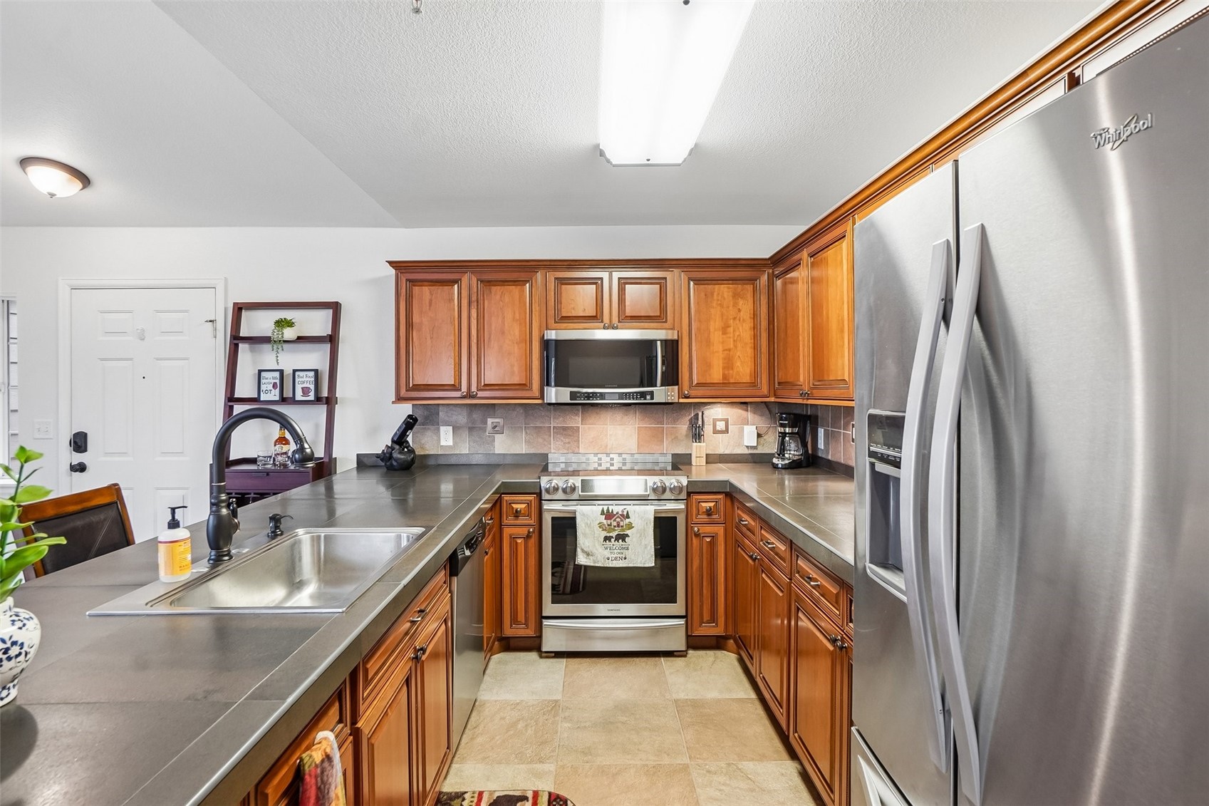 163 Pelican CIRCLE 1205