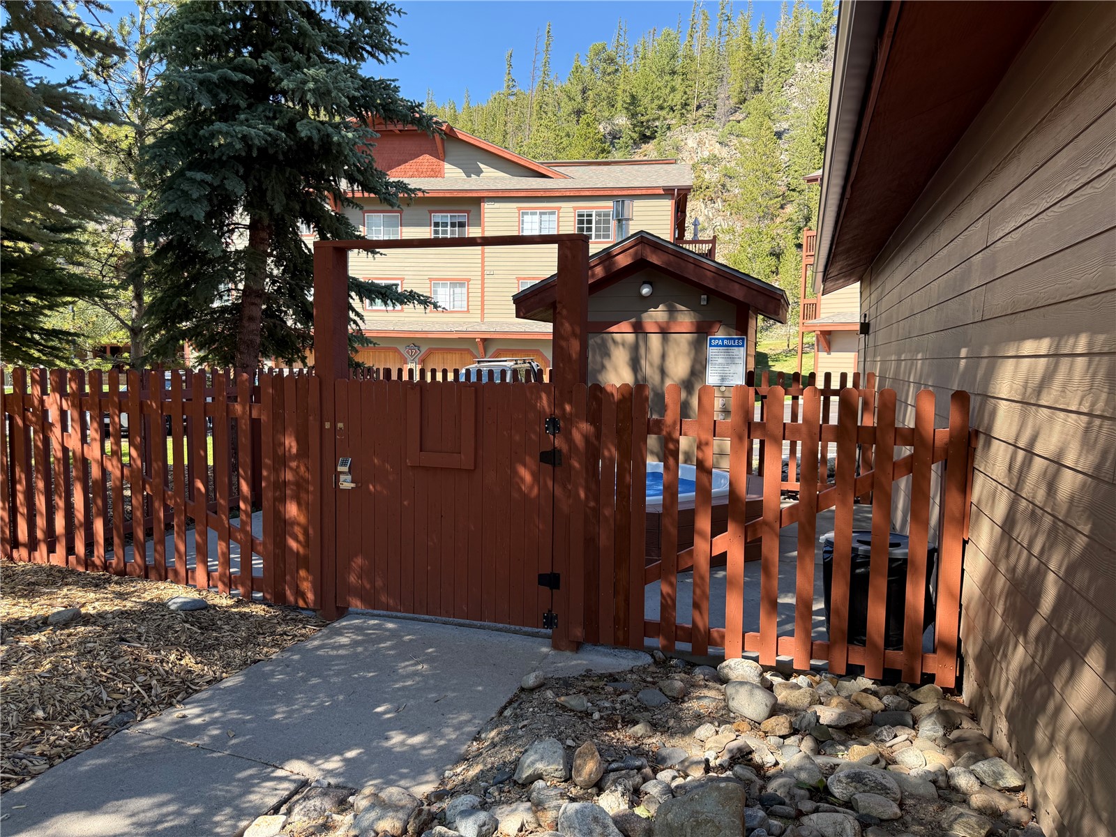 163 Pelican CIRCLE 1205