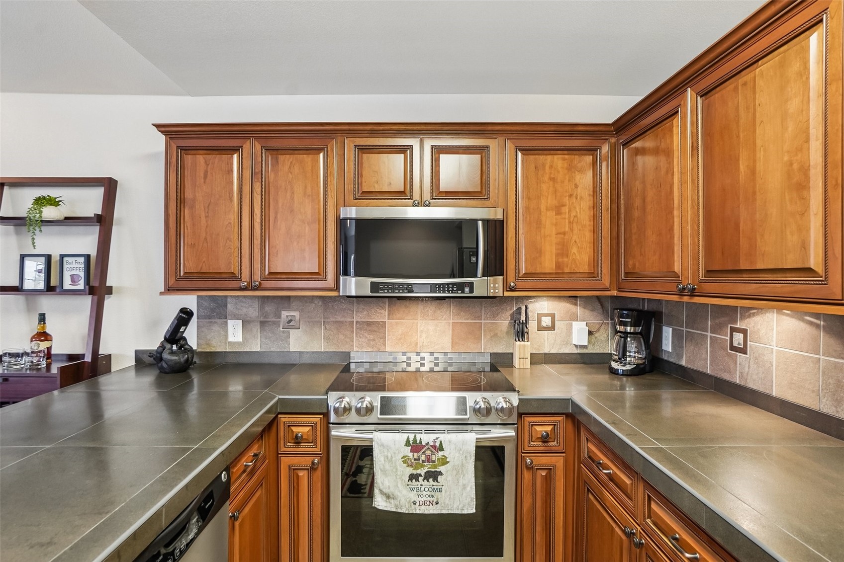 163 Pelican CIRCLE 1205