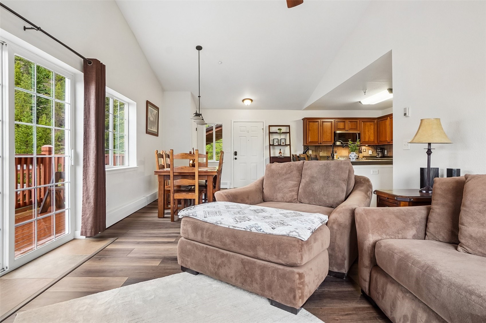 163 Pelican CIRCLE 1205