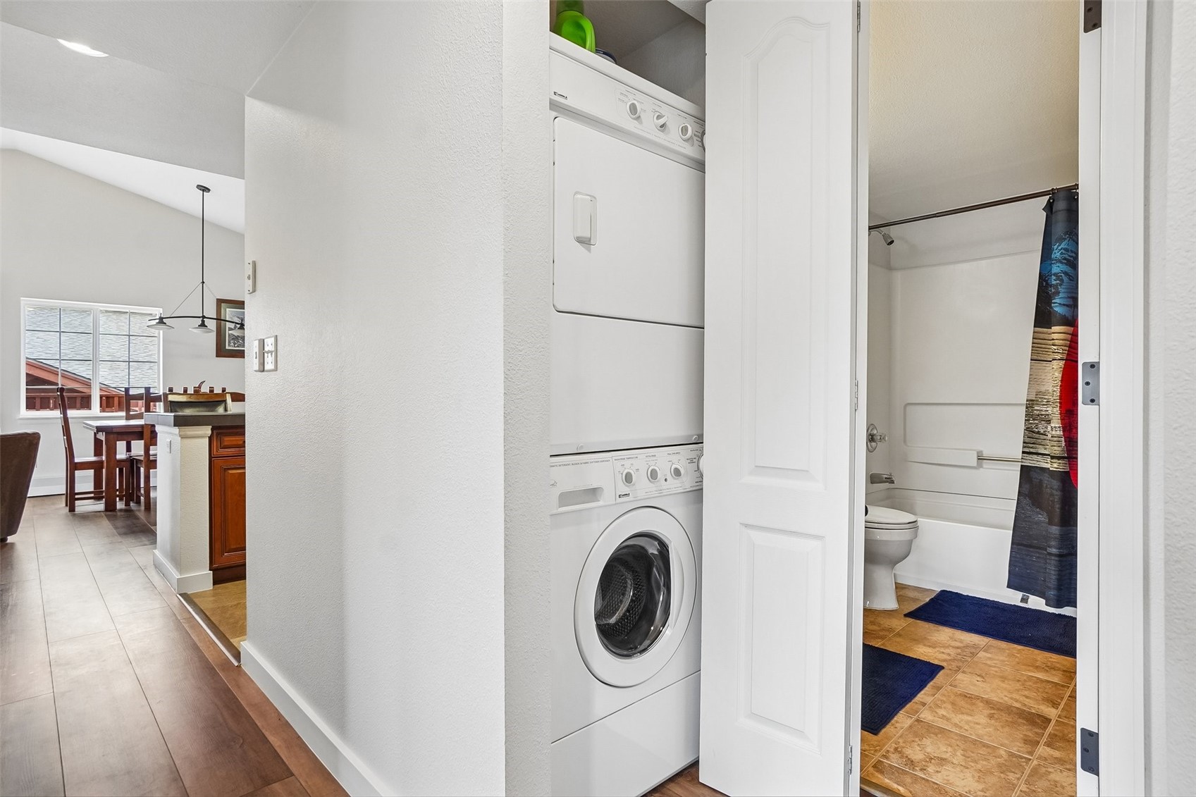 163 Pelican CIRCLE 1205