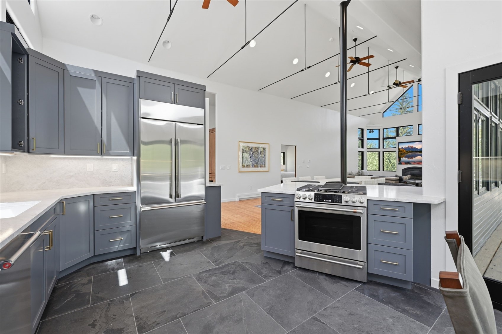 992 S 7th AVENUE