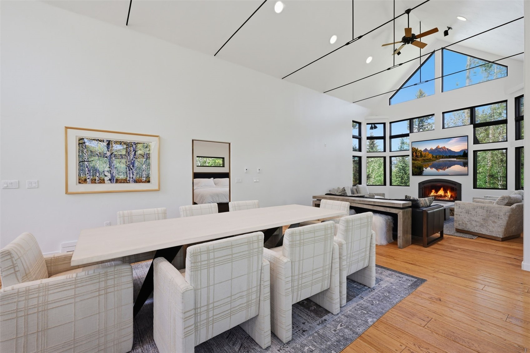992 S 7th AVENUE
