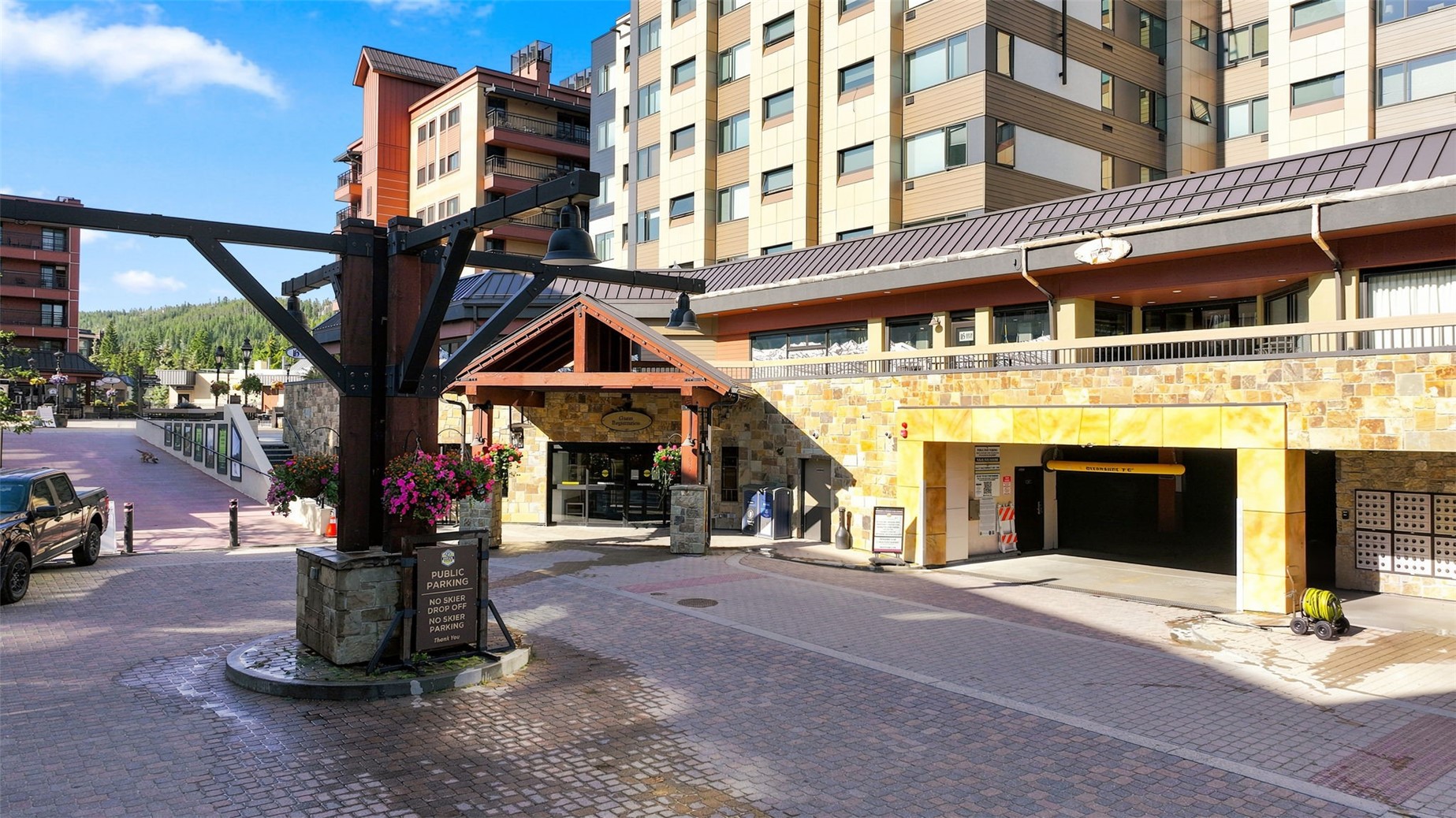 535 S Park AVENUE 224