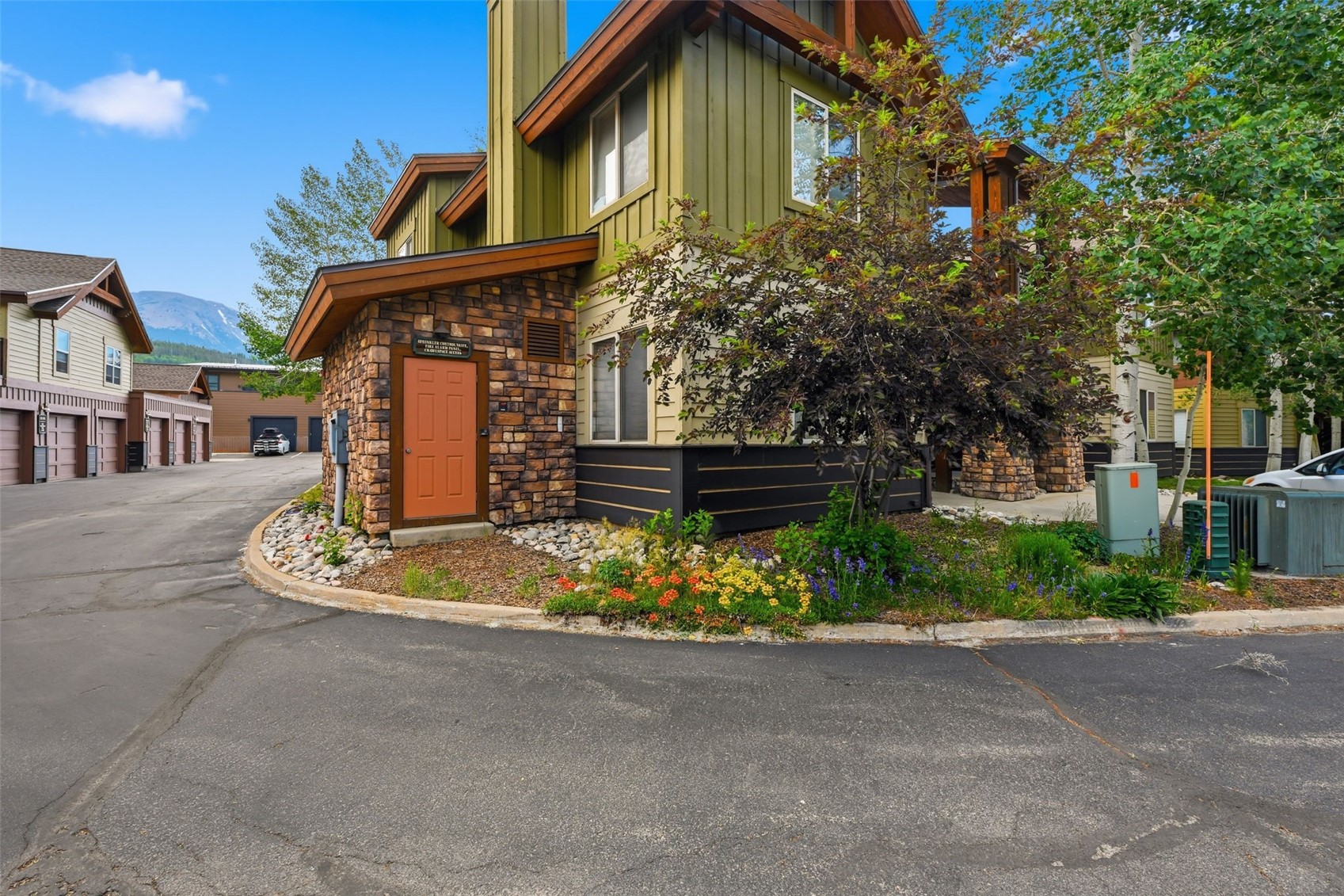 844 Blue River PARKWAY B1