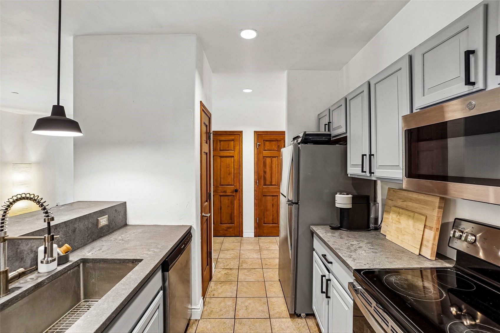 801 Lakepoint DRIVE B17