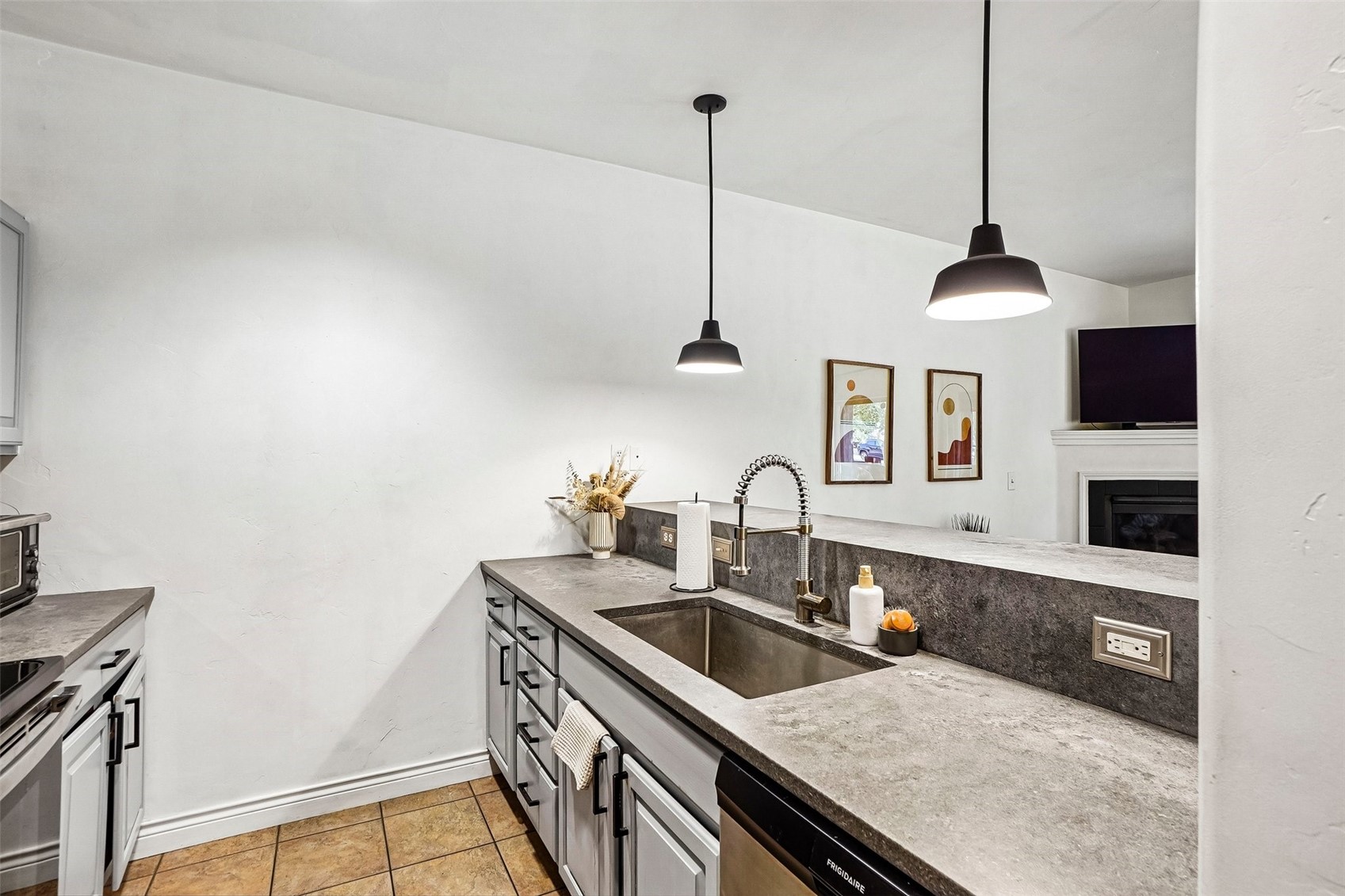 801 Lakepoint DRIVE B17