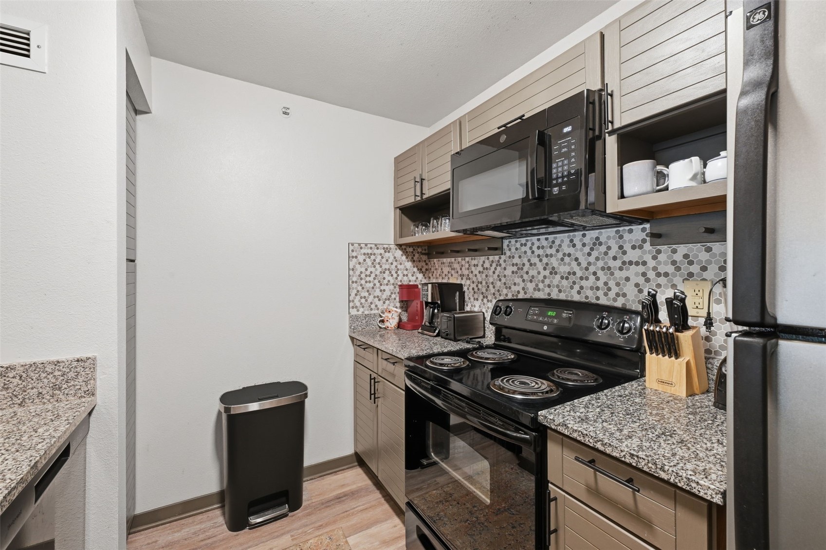 22864 Us Highway 6 202