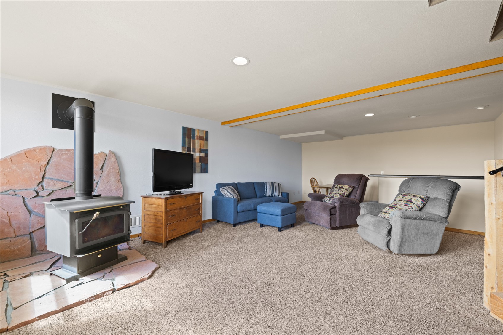 727 Angus CIRCLE